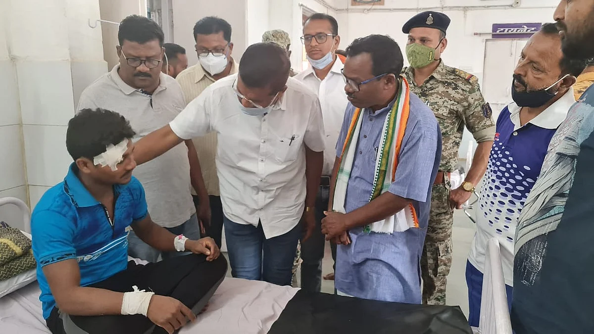 कोंडागांव:पीसीसी चीफ ने अस्पताल पहुंचकर घायल जवानों का हाल जाना