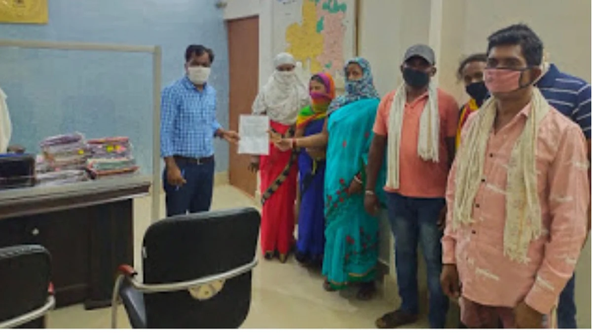 जगदलपुर : मावलीगुड़ा सरपंच के विरुद्ध पंचों ने एसडीएम को सौंपा अविश्वास प्रस्ताव