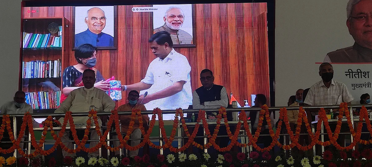 सस्ते और उच्च गुणवत्ता वाले एलईडी बल्ब उपलब्ध कराकर गांवों को जगमग किया जायेगा:आरके सिंह