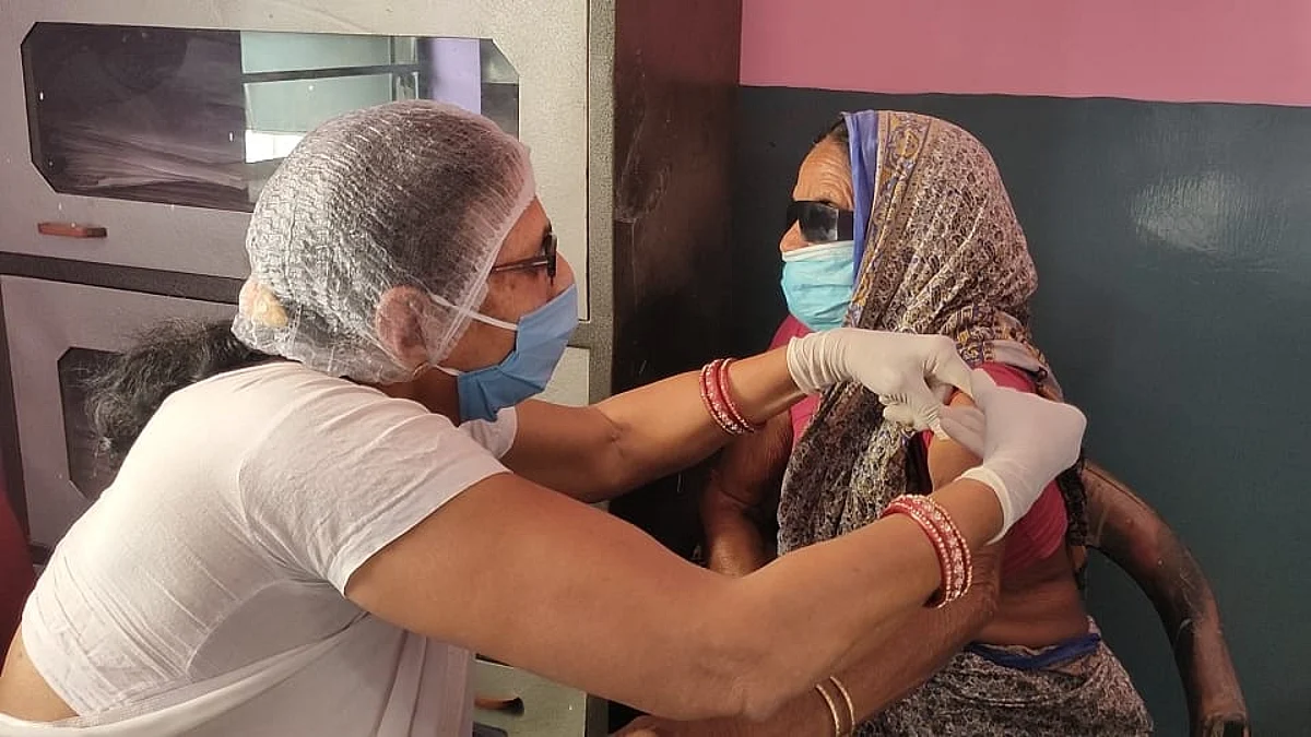 महुदा क्षेत्र के छह पंचायतों में कोरोना टीकाकरण शुरू