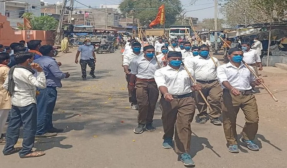 गुना जिले में जामनेर में निकला प्रभावी पथ संचलन, लोगों ने की फूलों की वर्षा