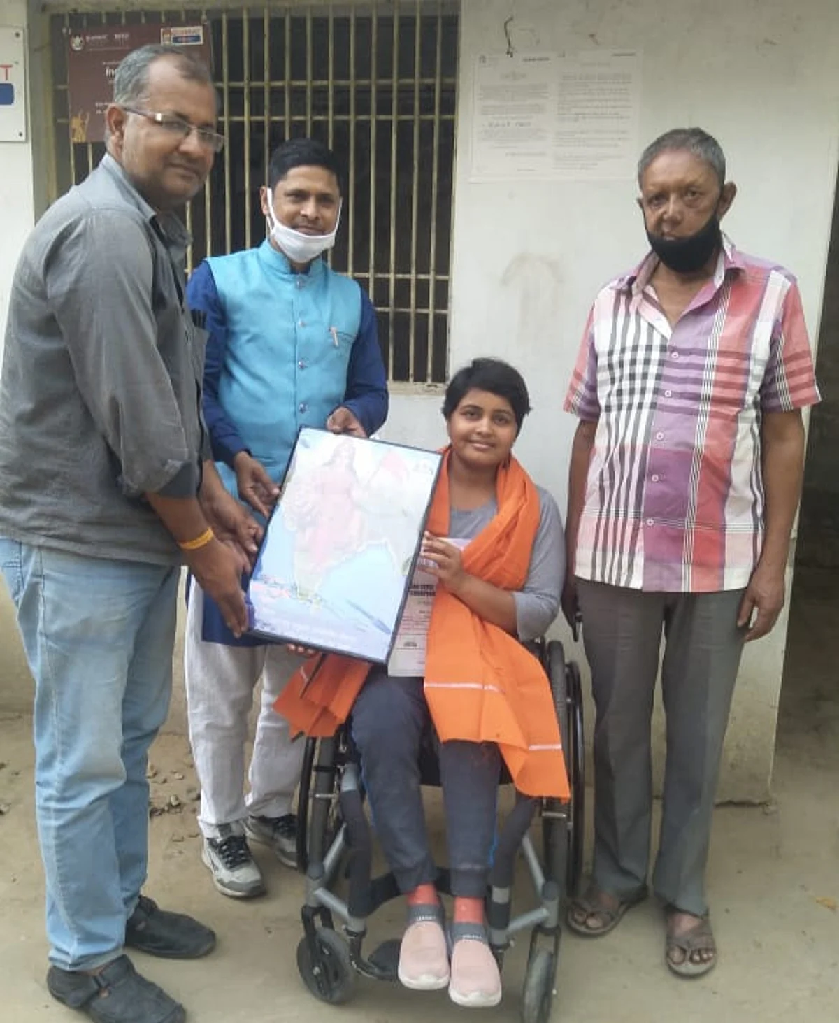 गोल्ड मेडल विजेता दिव्यांग प्रतिभा को सम्मानित करने क्रीड़ा भारती पहुंची हरिहरपुर