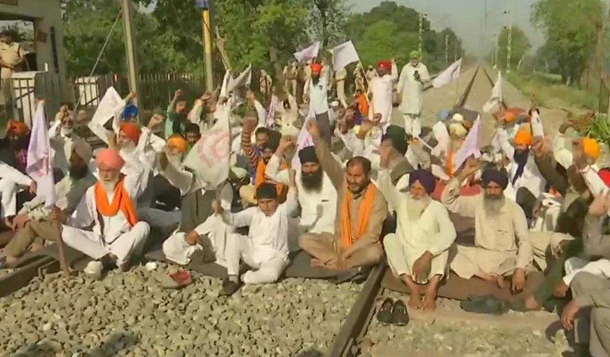भारत बंद के दौरान प्रदर्शनकारियों ने रेल पटरियों को किया जाम, चार शताब्दी ट्रेनें रद्द
