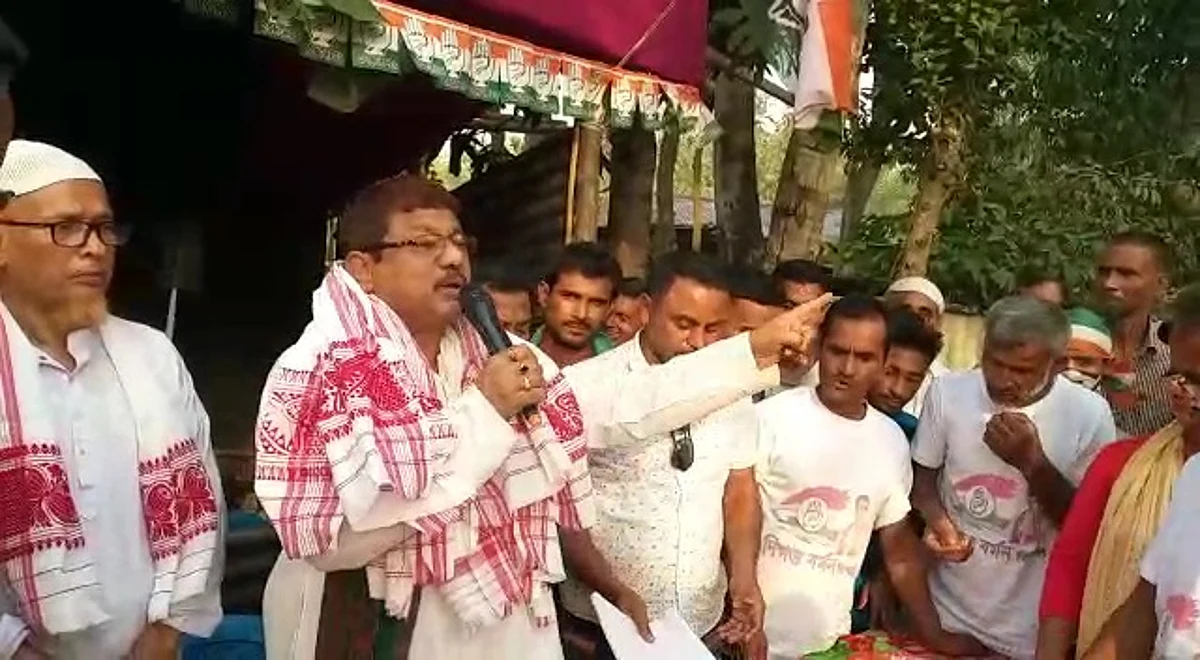 कांग्रेसी उम्मीदवार ने घर-घर जाकर किया चुनाव प्रचार