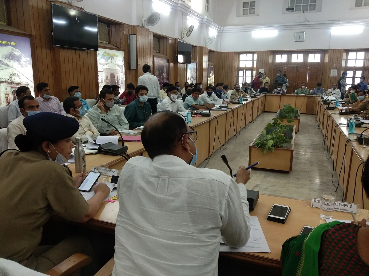 गढ़वाल आयुक्त ने चारधाम यात्रा की तैयारियों की समीक्षा की, दिए जरूरी निर्देश