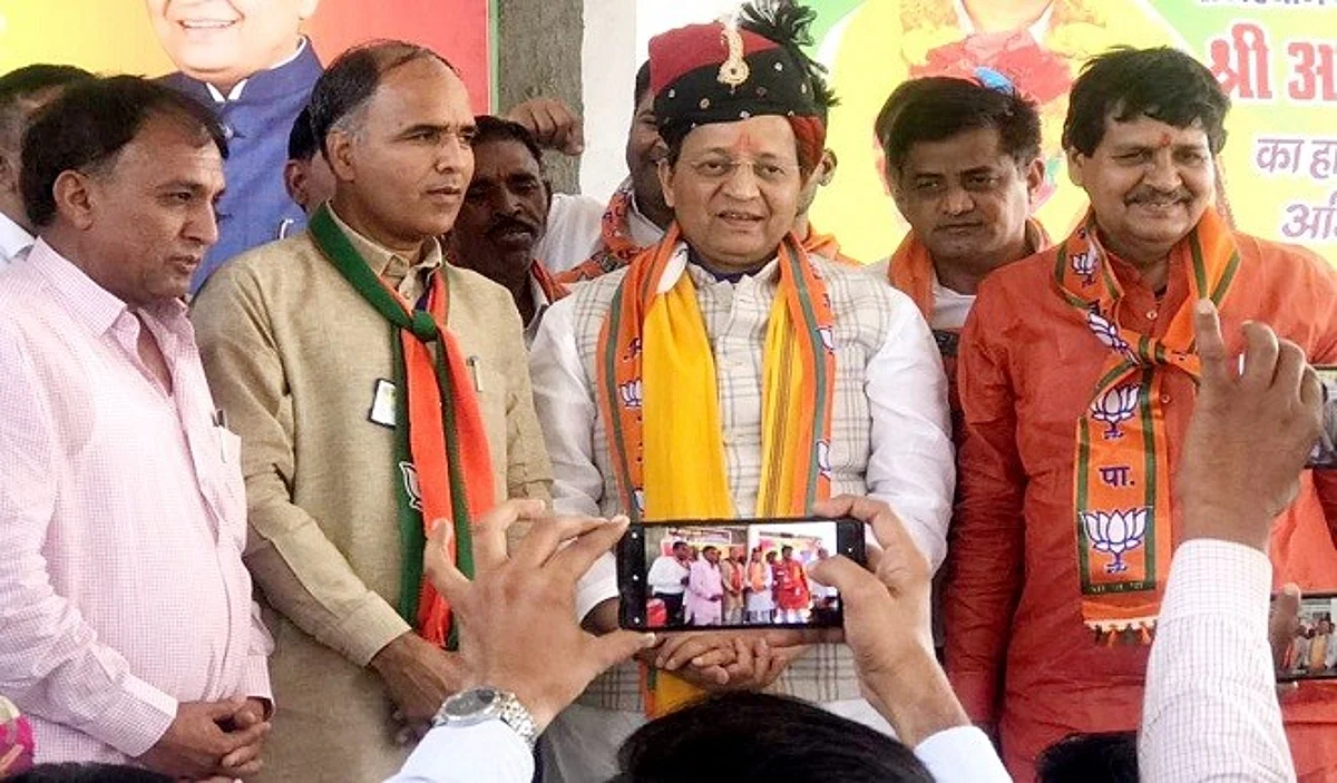 मुख्यमंत्री के खिलाफ मंत्री का राज्यपाल को पत्र लिखना सही नहीं: अरुण सिंह