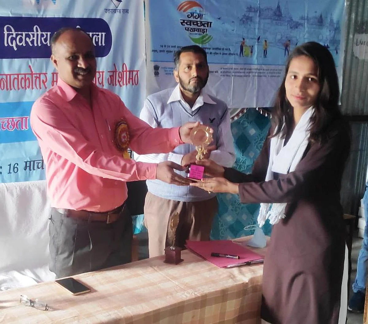 नमामि गंगे अभियान के तहत हुईं प्रतियोगिताओं के विजेता पुरस्कृत