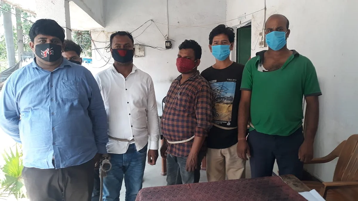 जमीन पर कब्जा करने आये पांच लोग गिरफ्तार, बंदूक और गाड़ी जब्त