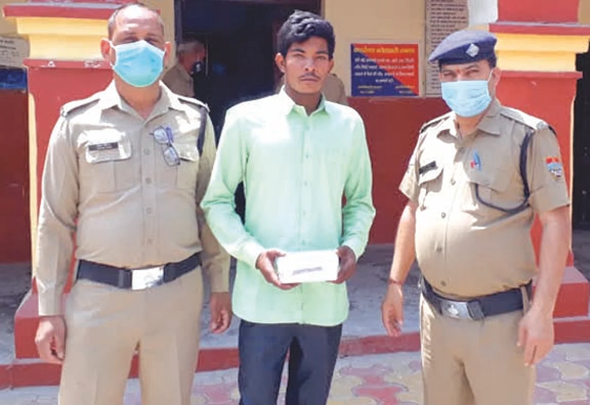 चोरी के सामान के साथ एक गिरफ्तार