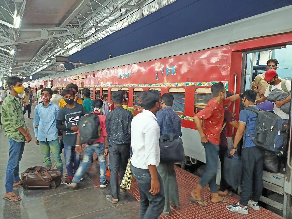 पुणे से भागलपुर पहुंची स्पेशल ट्रेन, मिले कई संक्रमित मरीज