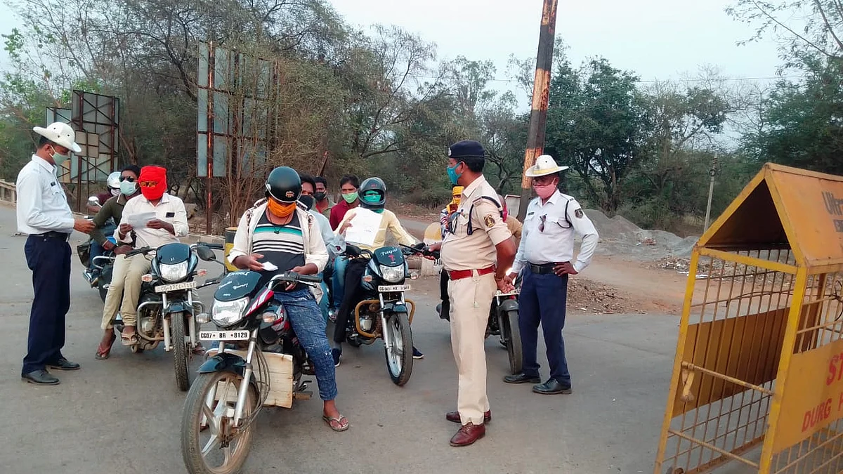 दुर्ग : लाॅकडाउन का उल्लंघन करने वाले 526 वाहन चालकों व बिना मास्क के 210 के खिलाफ हुई कार्रवाई