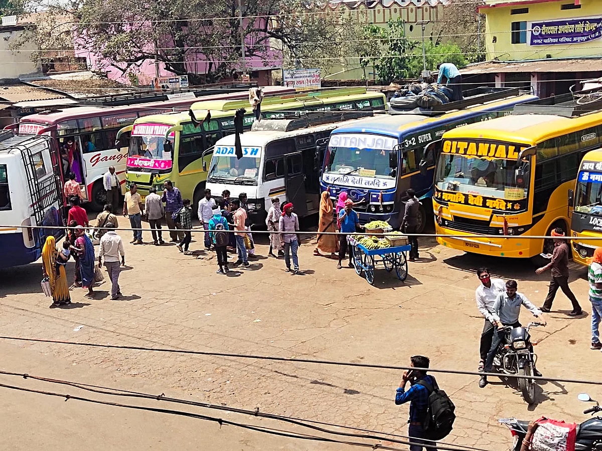 कामगार कर रहें घर वापसी,प्रशासन के पास नहीं कोई जानकारी