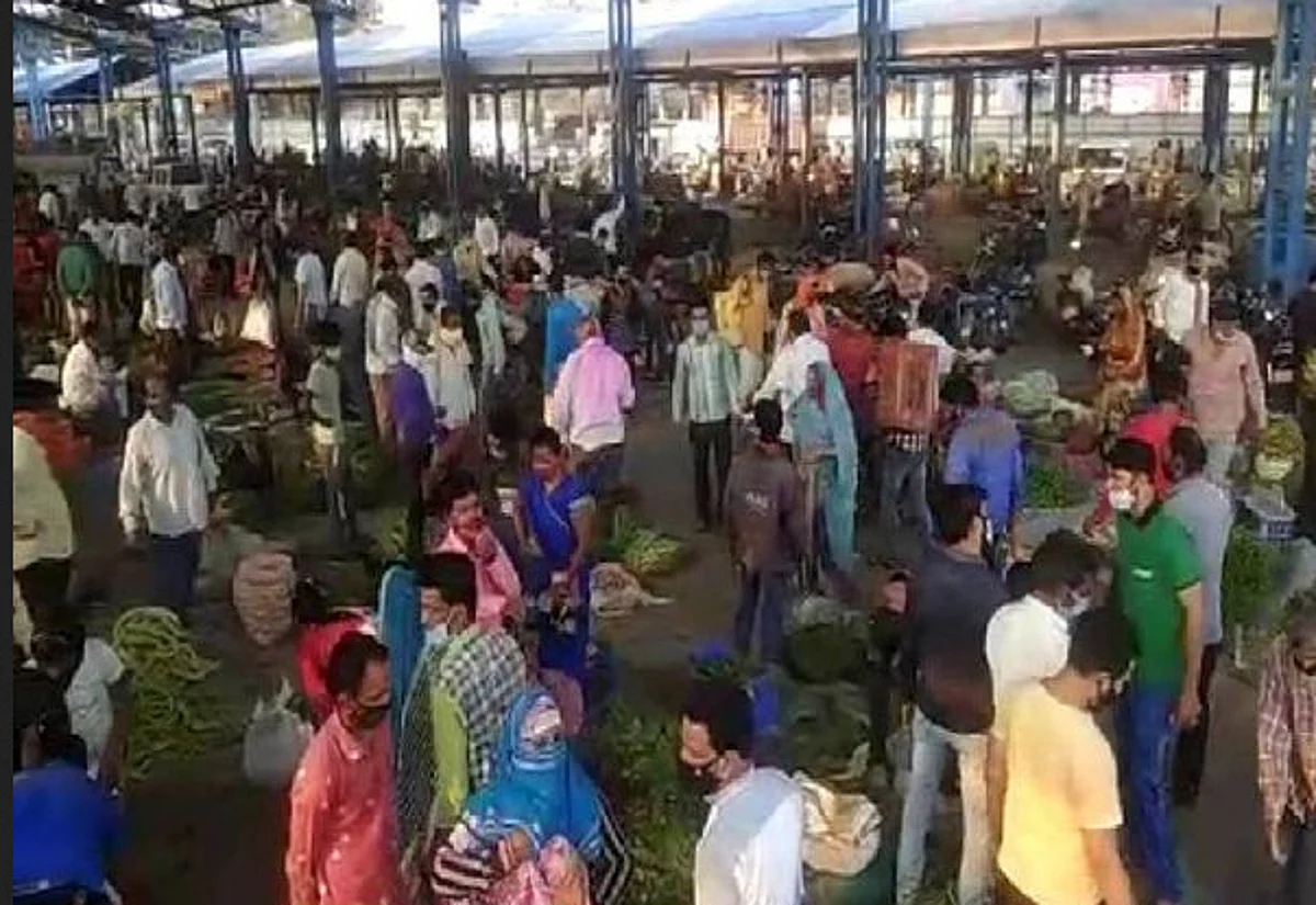 शहर में नहीं दिख रहा है कोरोना कर्फ्यू का असर