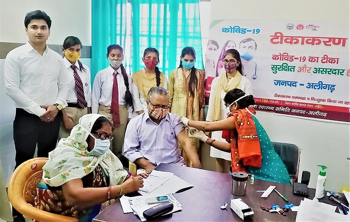अलीगढ़ : स्वंयसेवकों ने टीकाकरण के लिए किया जागरूक