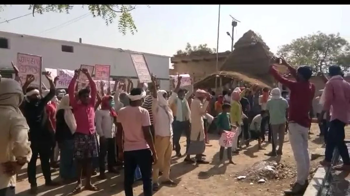 पंचायत चुनावः चंदौली में कड़ी सुरक्षा के बीच चल रहा मतदान, एक बजे तक 35.88 फीसद मतदान