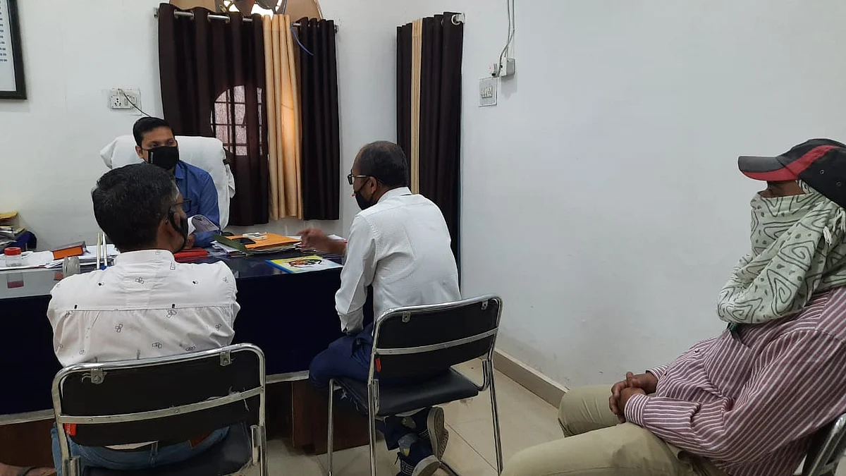 धमतरी : कोरोना संक्रमण के दौरान व्यवस्था बनाने शिक्षकों से 12 घंटे की रात्रि कालीन ड्यूटी का विरोध