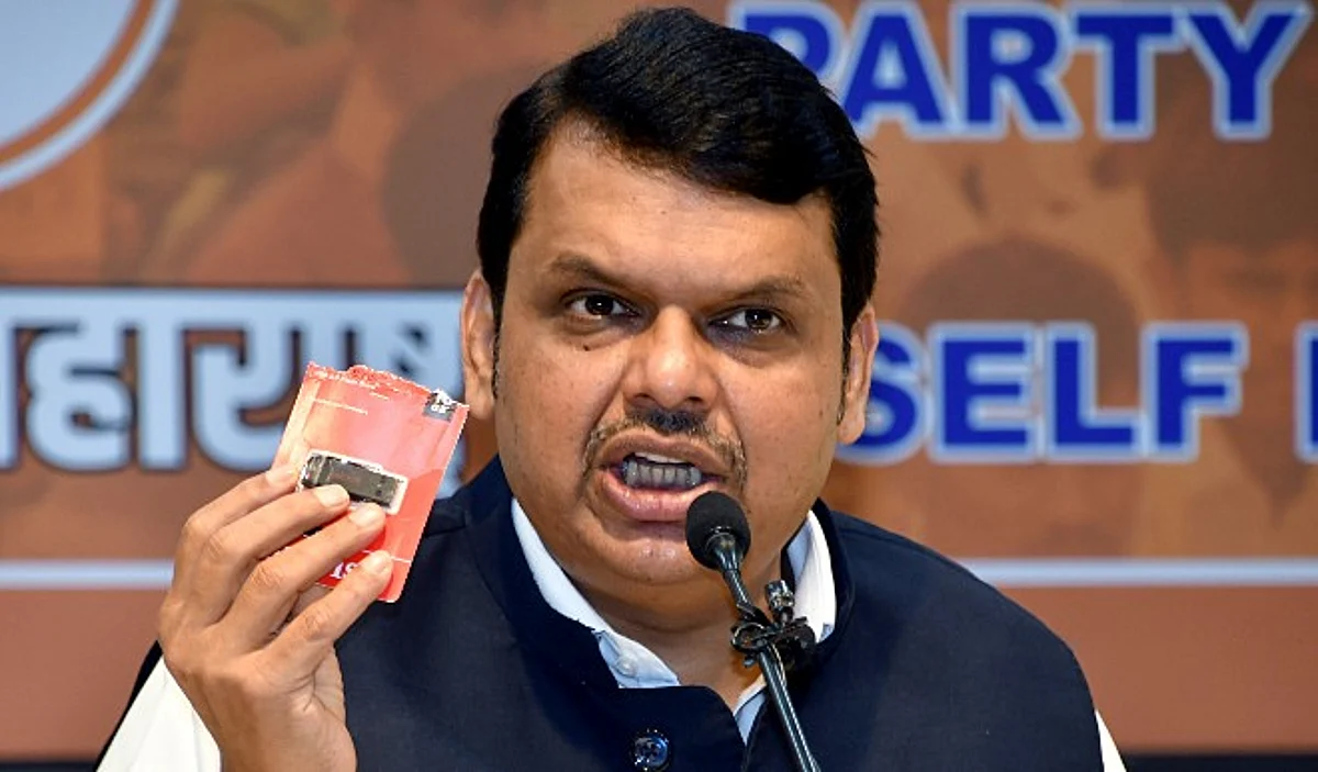 महाराष्ट्र में कर्फ्यू पर देवेंद्र फडणवीस ने कहा- राहत दी जाएं और स्वास्थ्य सुविधाएं बढ़ाई जाएं