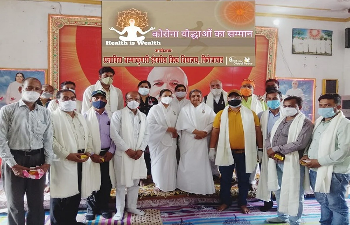 फिरोजाबाद : कोरोना योद्धा सफाईकर्मी हुए सम्मानित