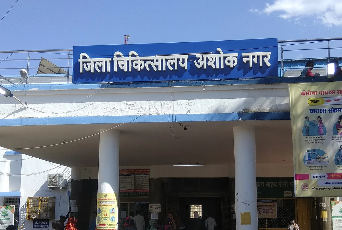 लापरवाही: सामान्य और कोरोना मरीज का एक ही स्थान पर उपचार, तीन डॉक्टर हुए संक्रमित