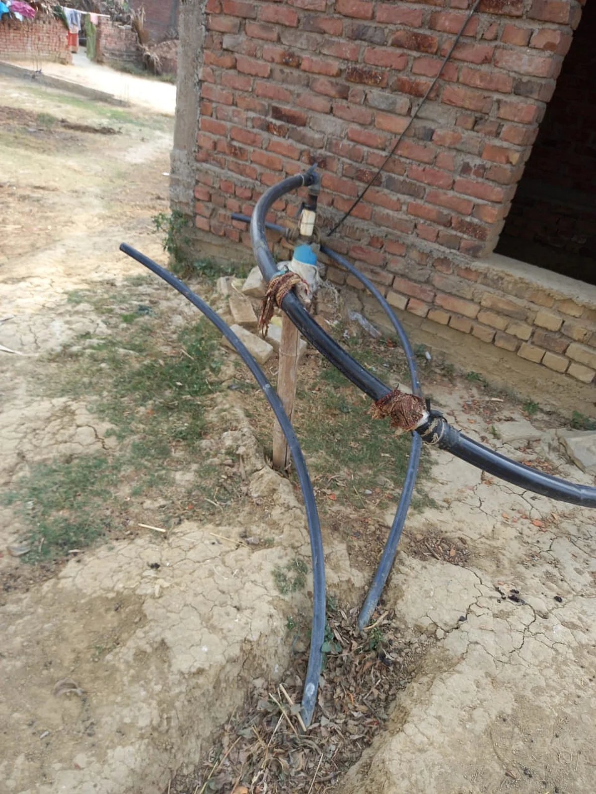मुख्यमंत्री हर घर नल जल योजना की स्थिति बदहाल, निजी बोरिंग के सहारे ग्रामीणों की बुझ रही प्यास