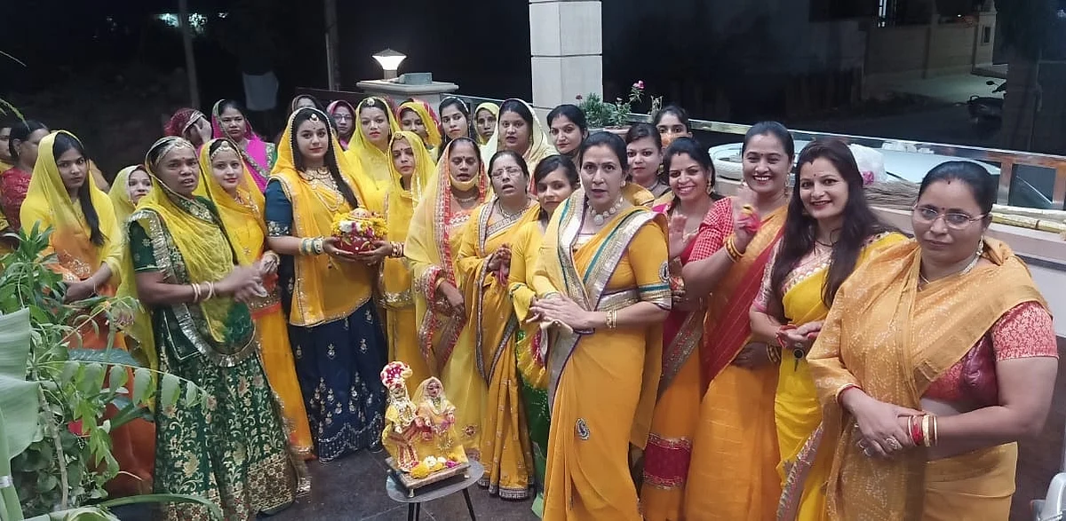 गणगौरी तीज गुरूवार को, तीजणियां लोटियों में भरकर लाई पानी