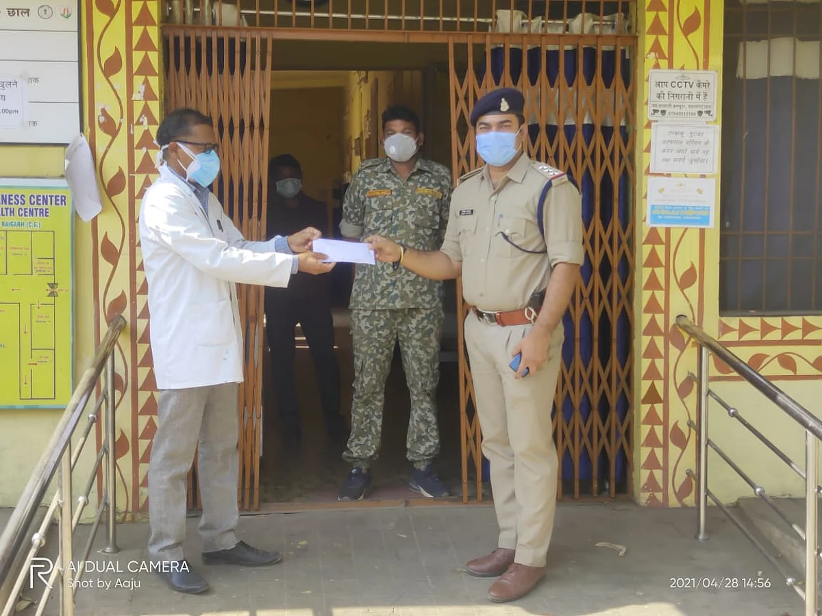 रायगढ़ :छाल पुलिस ने कोविड सहायता के लिए 20 हजार रुपये की सहायता
