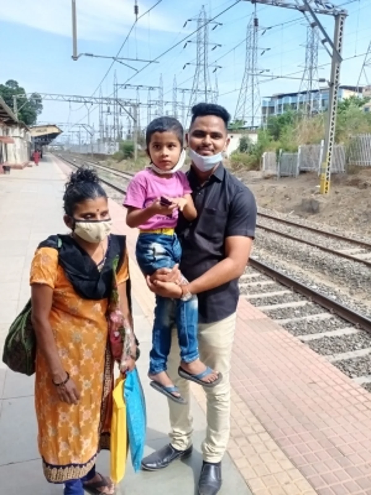 ठाणे की नेत्रहीन महिला की आंखों की रोशनी फिर से लाने में मदद के लिए आगे आए समाजसेवी
