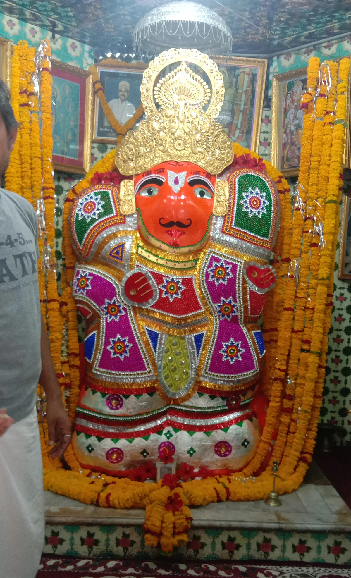 जनता कफ्र्यू की परवाह किए बिना लोग पहुंचे हनुमान मंदिरों पर
