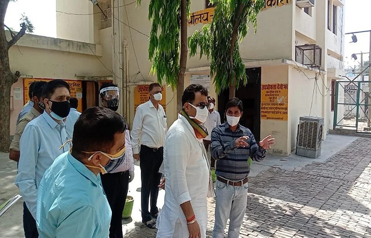 ऊर्जा मंत्री ने कोविड-19 गाइडलाइंस को लेकर उपकेन्द्रों का निरीक्षण किया
