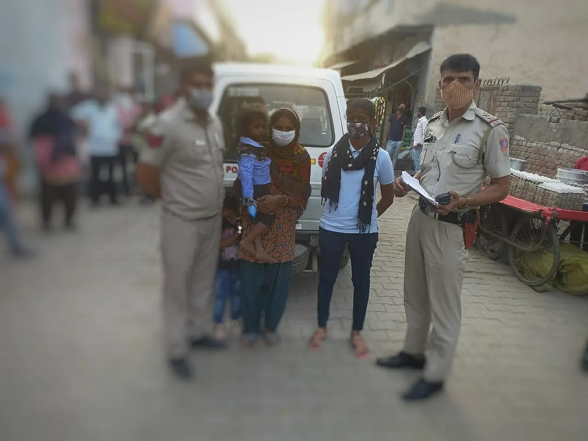 तीन साल के बच्चे को परिवार से मिलवाया