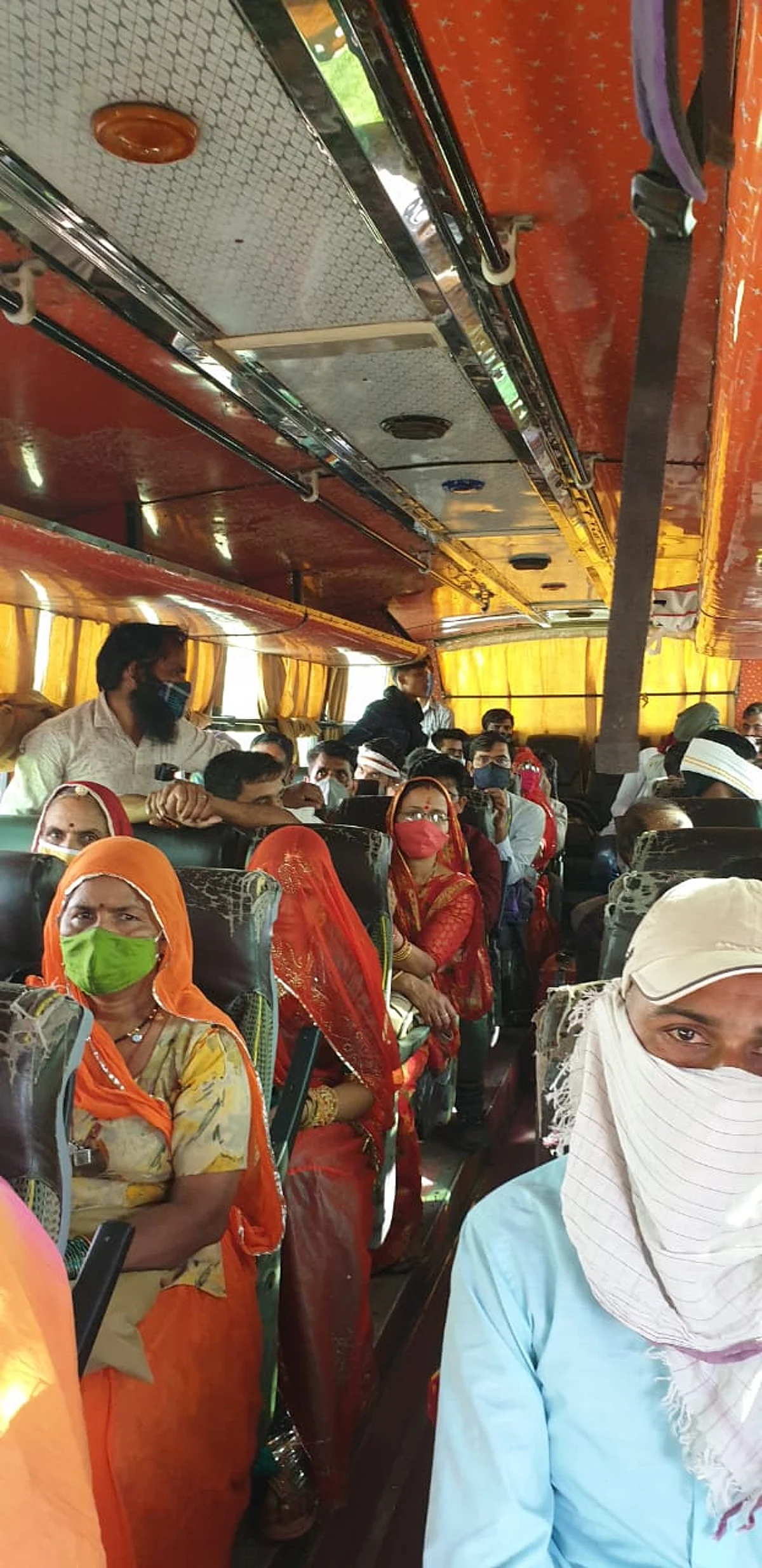 बस में क्षमता से अधिक थी सवारियां, पांच हजार जुर्माना लगाया