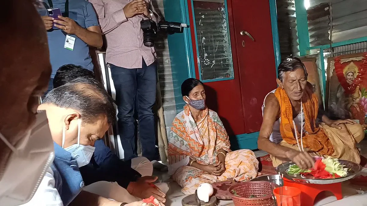 काली मंदिर पहुंचकर डॉ विश्वशर्मा ने की पूजा अर्चना