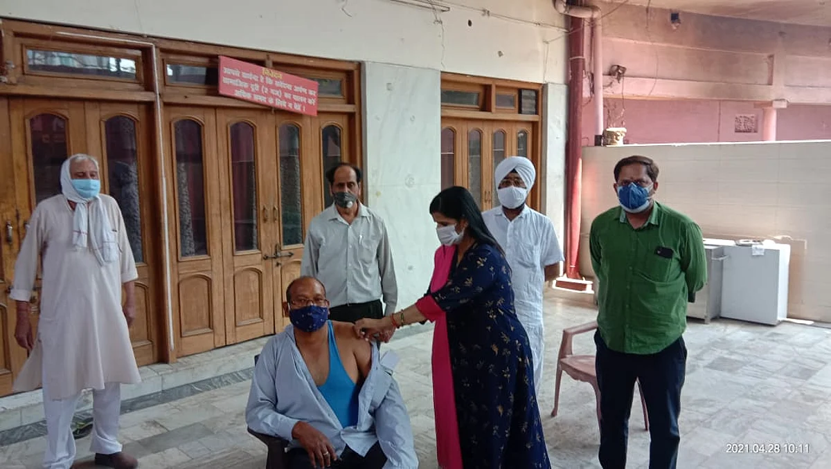 पांच मंदिर में निशुल्क वैक्सीनेशन कैंप लगा