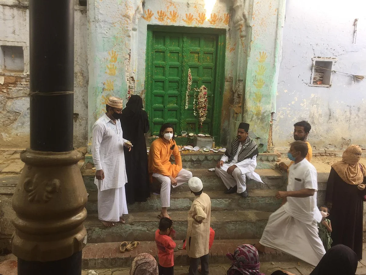 गाजी मियां का रखाया लगन, दरगाह पर फातिहा पढ़ चादर पोशी की गयी