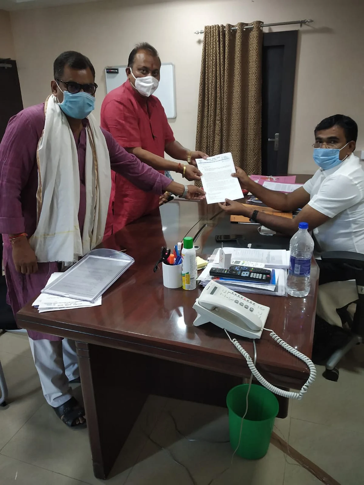 मुख्य निर्वाचन पदाधिकारी से मिला भाजपा का प्रतिनिधिमंडल, सौंपा ज्ञापन