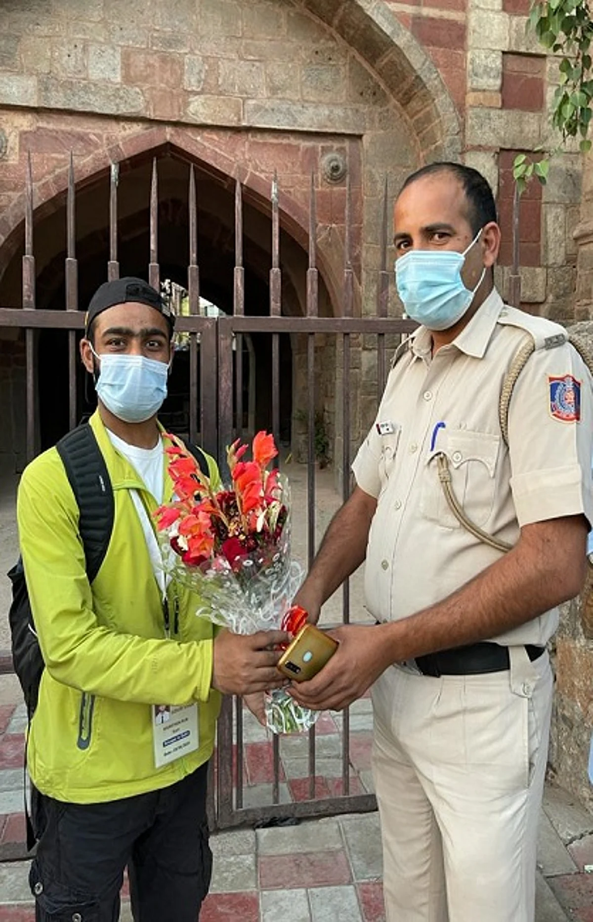 नशे के खिलाफ अलख जगाने पैदल निकला कश्मीरी नौजवान पहुंचा दिल्ली