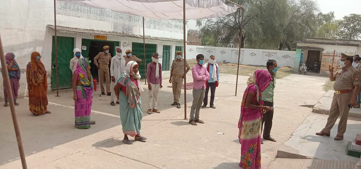कड़ी सुरक्षा व्यवस्था में चल रहा है मतदान, दो ग्राम पंचायतों में बाधित हुई वोटिंग