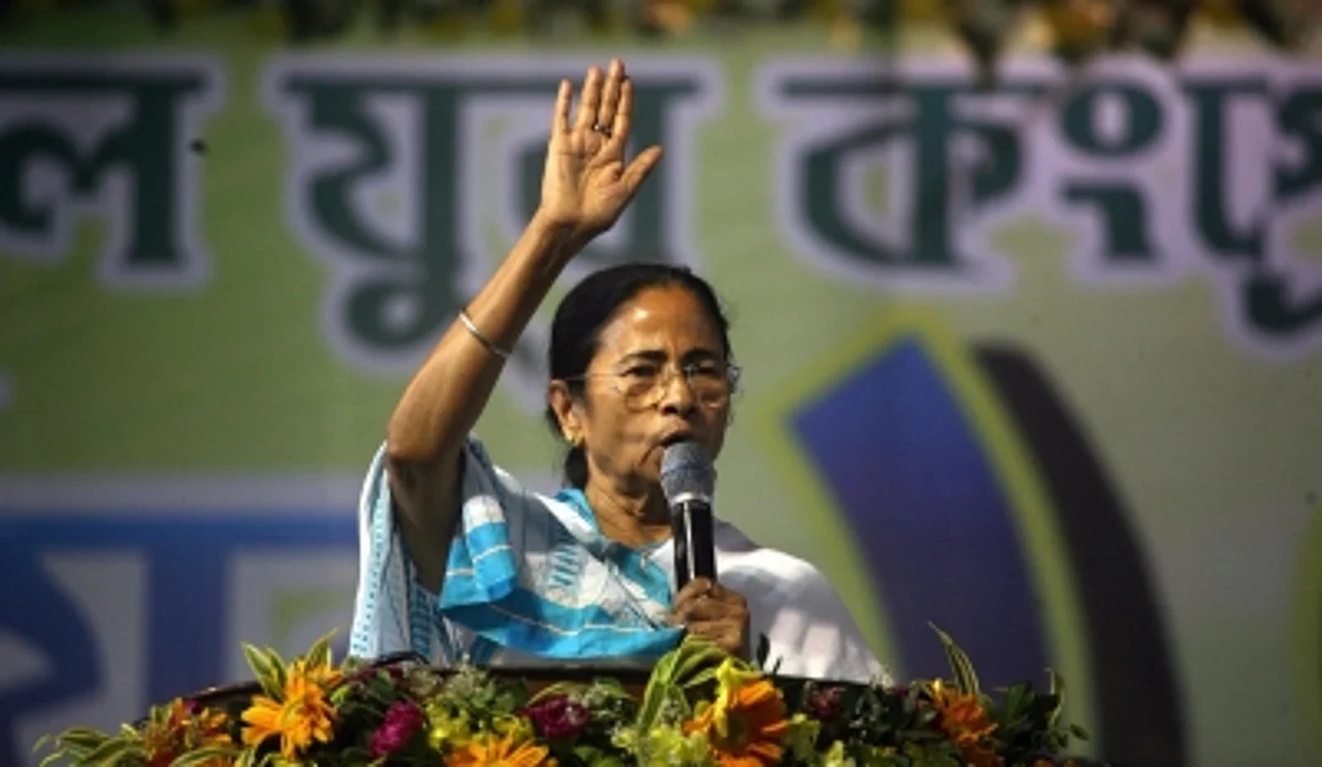 पश्चिम बंगाल में दीदी की वापसी के संकेत : सर्वे