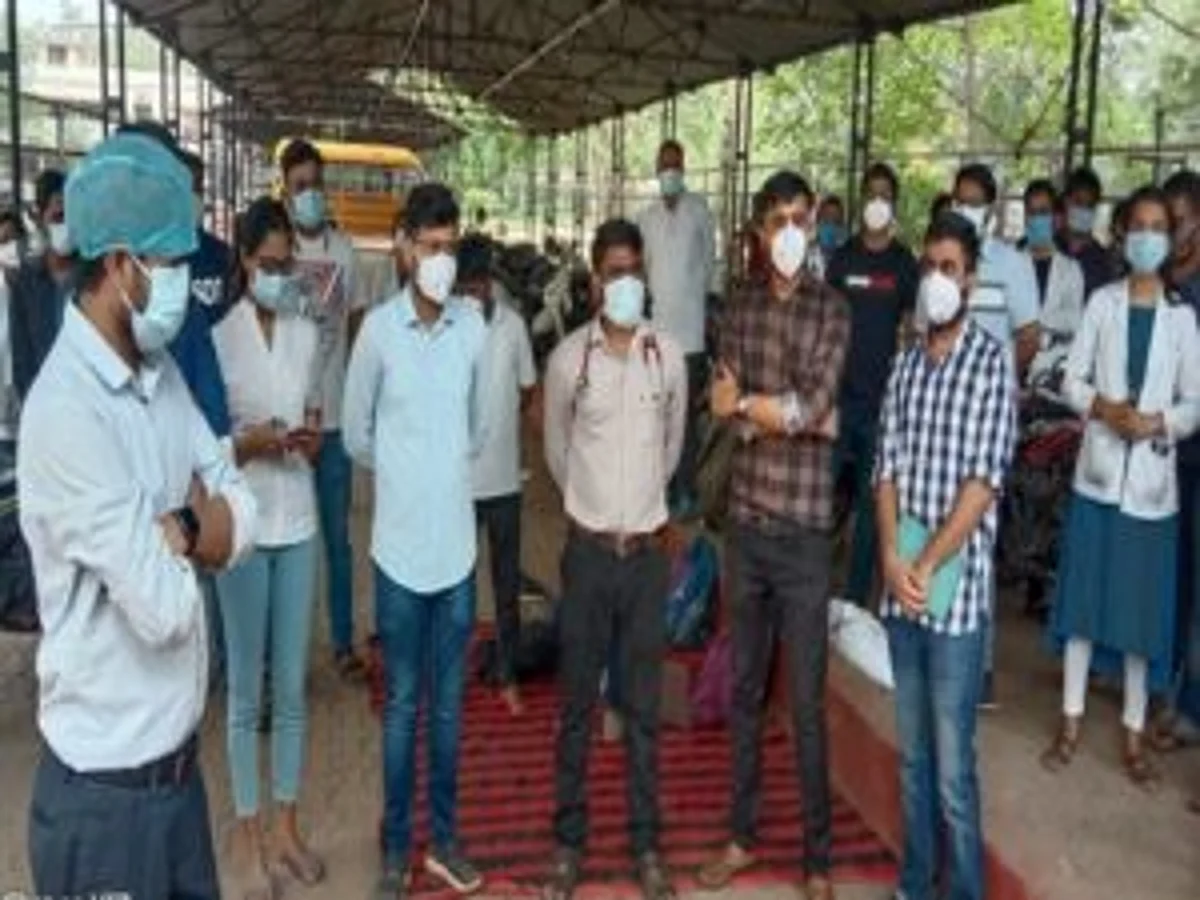 रायपुर : जूनियर डॉक्टरों की हड़ताल दूसरे दिन भी जारी