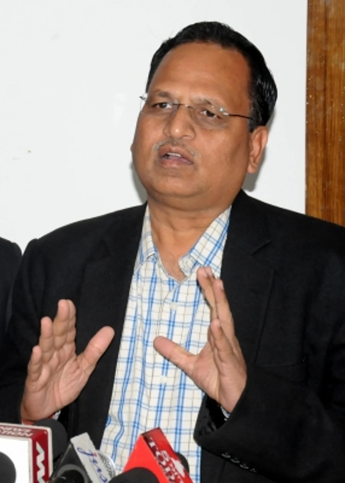 दिल्ली के पास नहीं है वैक्सीन, कंपनियां वैक्सीन देंगी तो होगा वैक्सीनेशन