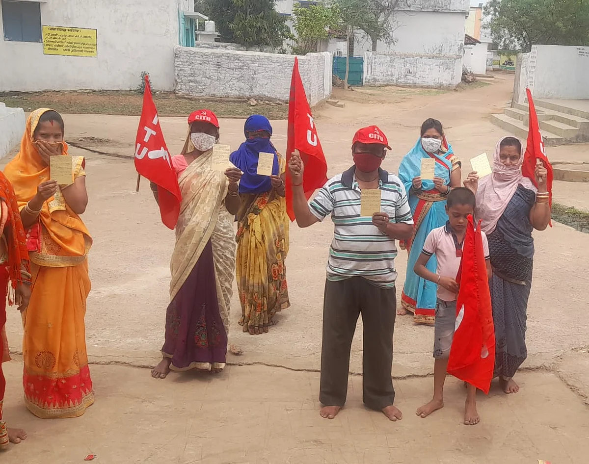 रायपुर : कोरोना आपदा से जुड़ी मांगों पर माकपा चला रही पोस्टकार्ड अभियान
