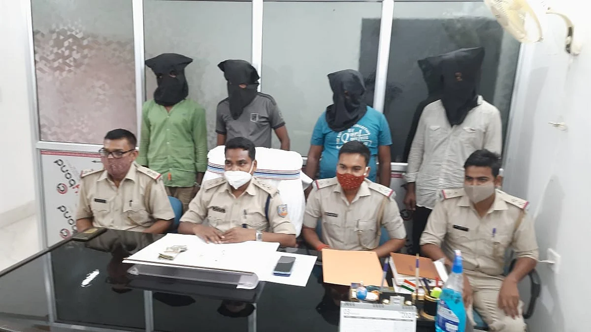 डकैती कांड में चार आरोपित गिरफ्तार