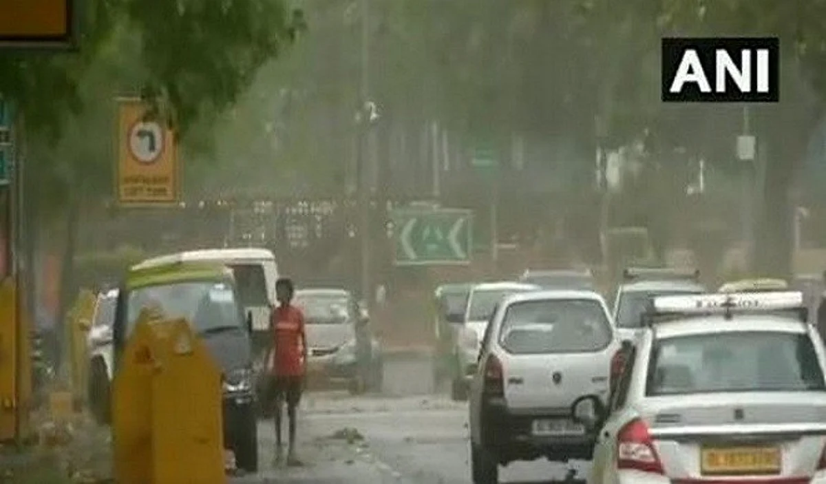 दिल्ली में सुबह की शुरुआत बूंदाबांदी के साथ, दिन में हल्की बारिश होने का अनुमान