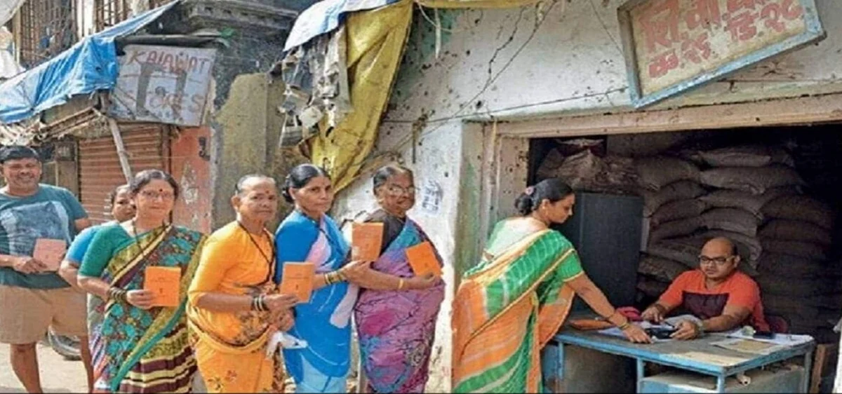 भोजपुर में केंद्र सरकार की पहल पर कार्डधारियों को मुफ्त खाद्यान्न दिलवाने में जुटे डीएम,स्टॉक से अधिक अनाज मिलने पर डीलर पर एफआईआर