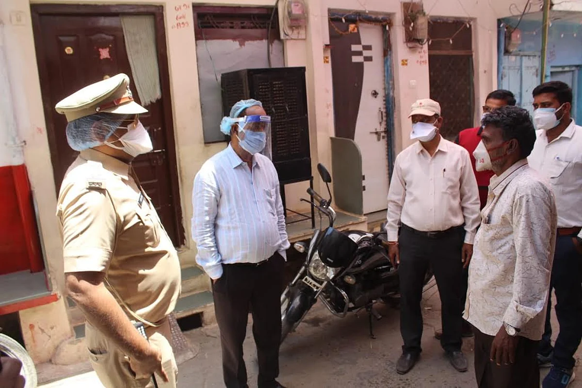 प्रतिबंध के बाद भी भीड़ जुटाने वालों के खिलाफ कार्यवाही, शादी रोकी