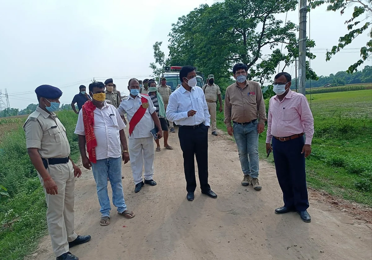 आरापट्टी मुखिया के प्रयास से दो स्पेन पुल निर्माण का रास्ता हुआ साफ,डीएम ने किया स्थल निरीक्षण