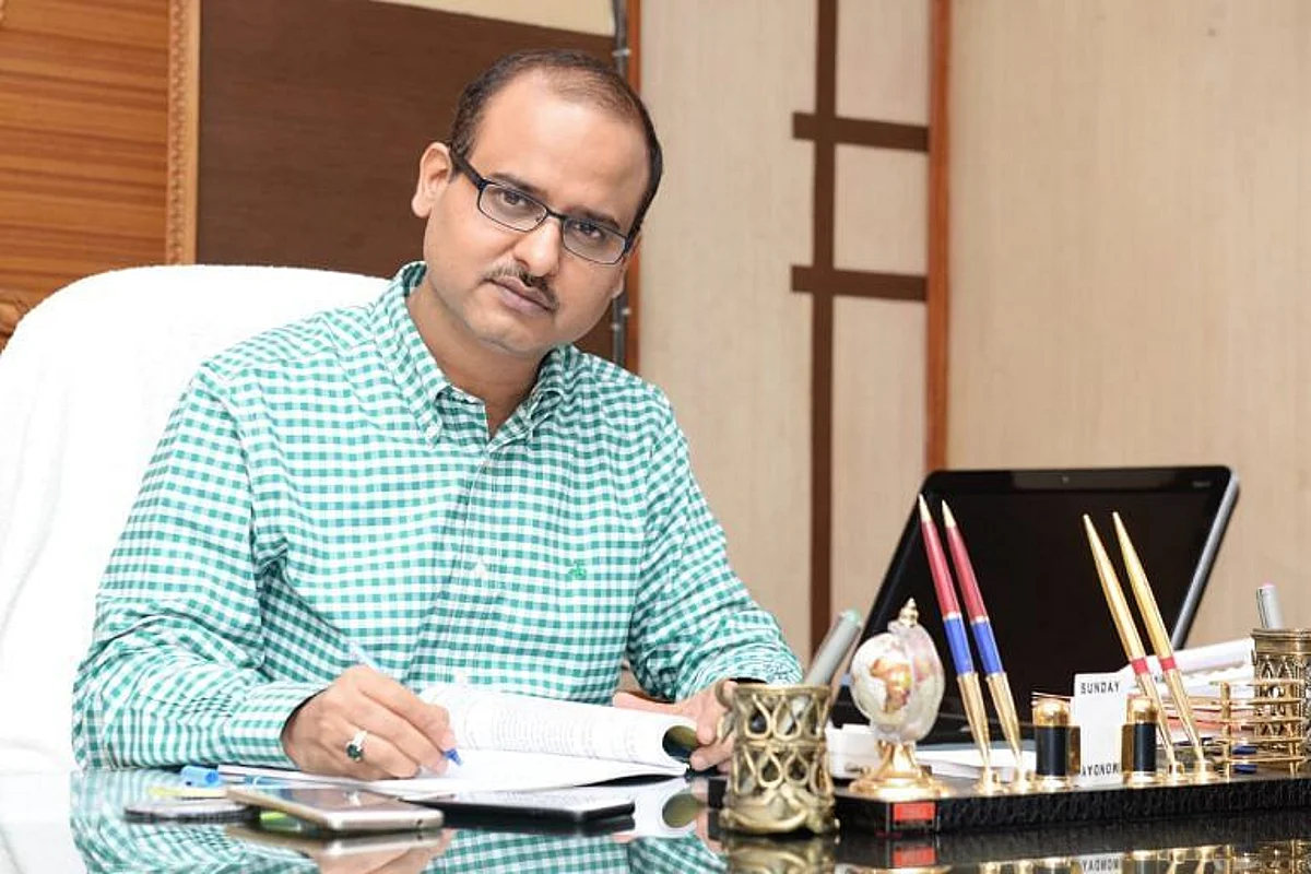 जनसंपर्क अधिकारी कोविड-19 के इस चुनौतीपूर्ण समय में जनजागरूकता अभियान चलाएं: तारन प्रकाश सिन्हा