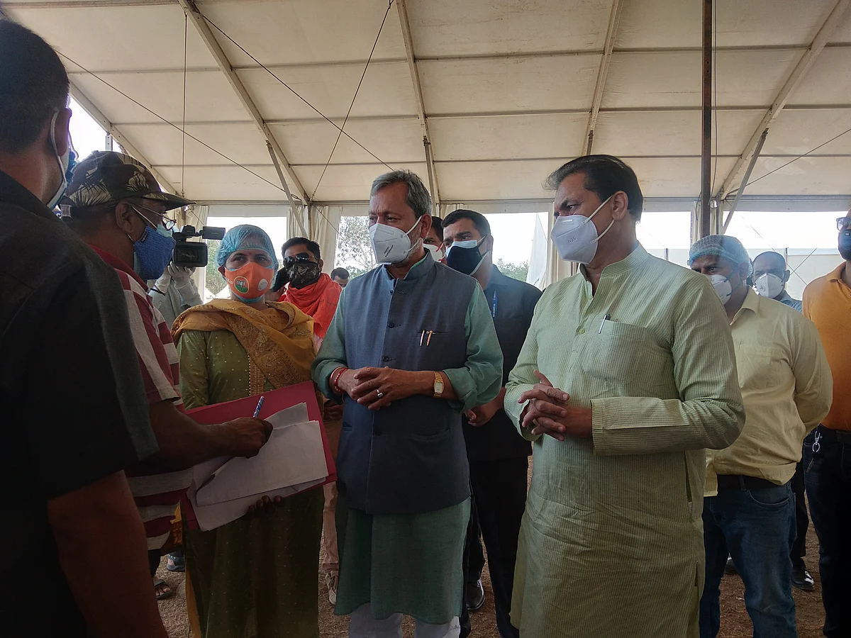 मुख्यमंत्री पहुंचे आईडीपीएल, तैयार हो रहे कोविड अस्पताल का निरीक्षण किया
