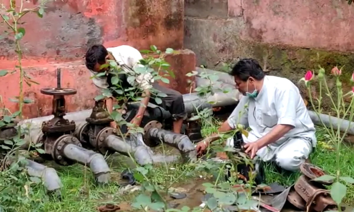 पेयजल की समस्या को लेकर नगर परिषद अध्यक्ष सहित पार्षदों ने जल शक्ति विभाग के खिलाफ दिया धरना