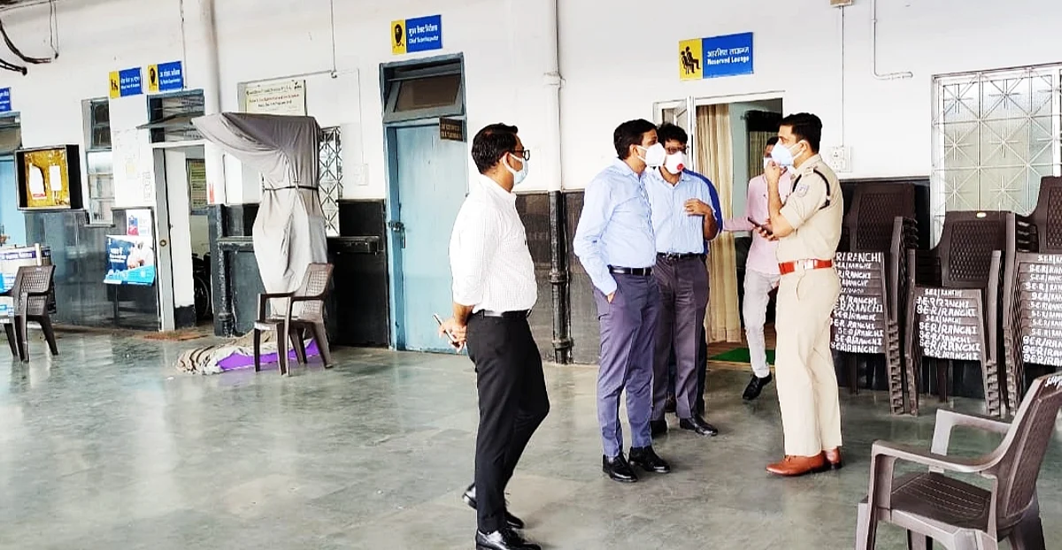 उपायुक्त और एसएसपी ने रेलवे स्टेशन का लिया जायजा